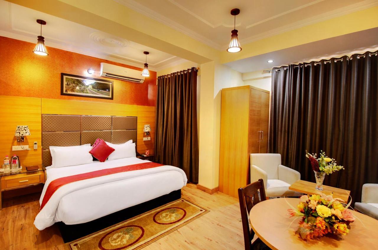 The Grand Mamta Hotel Srinagar  Exterior photo