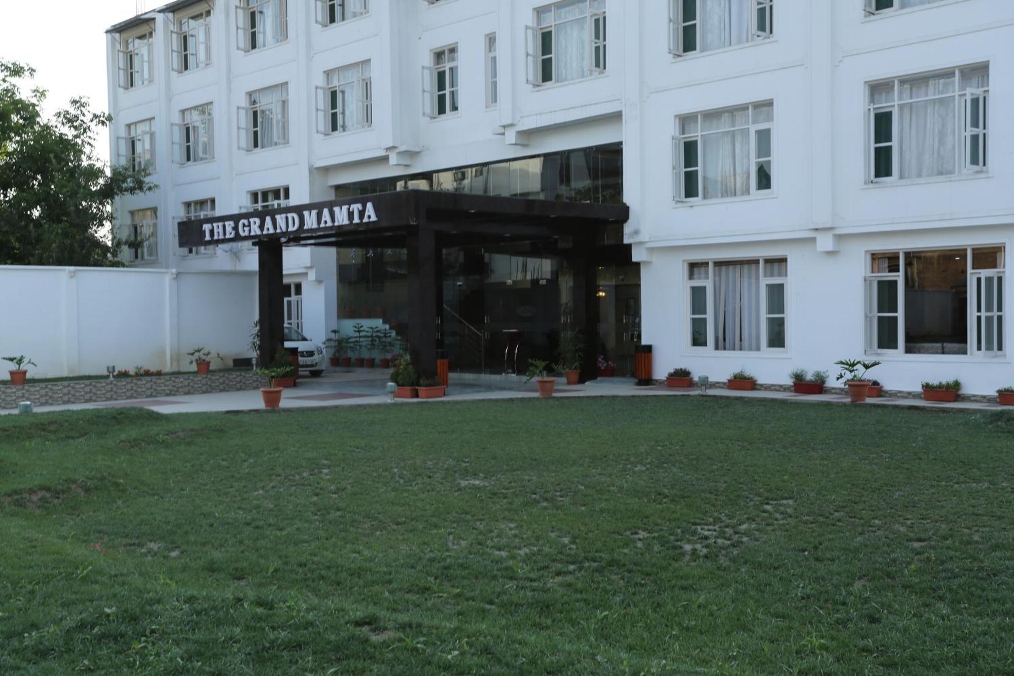 The Grand Mamta Hotel Srinagar  Exterior photo