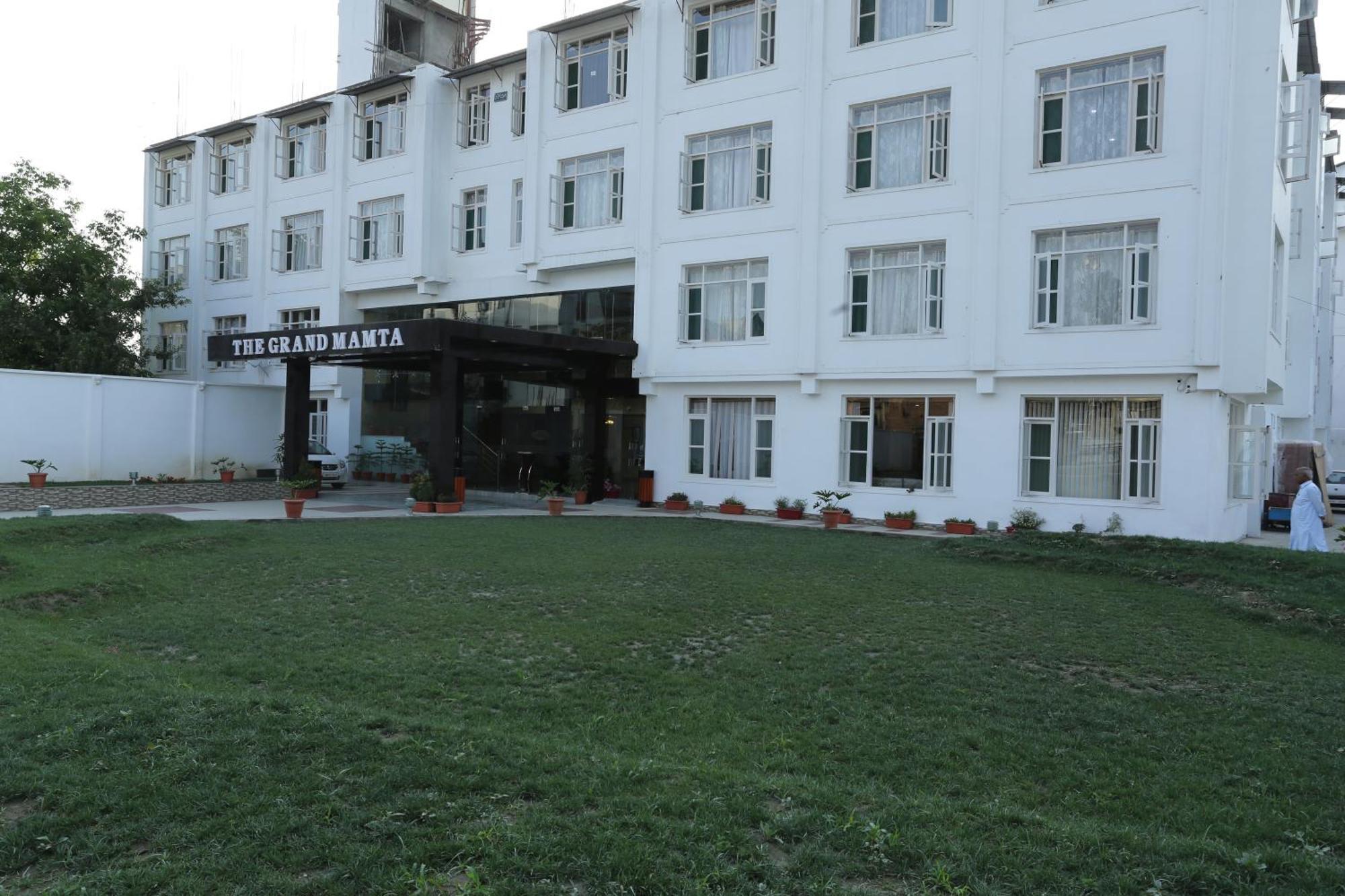 The Grand Mamta Hotel Srinagar  Exterior photo