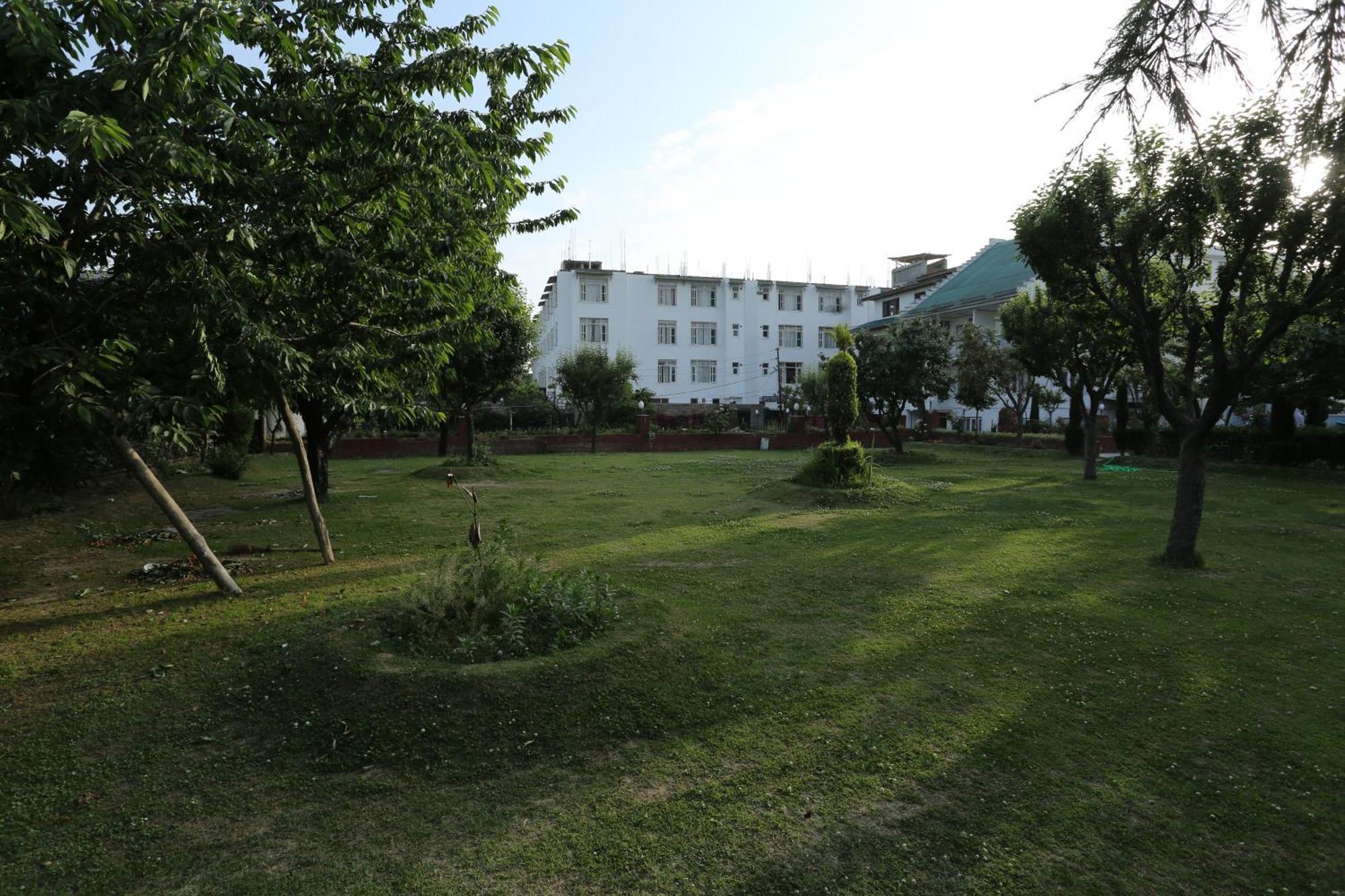 The Grand Mamta Hotel Srinagar  Exterior photo
