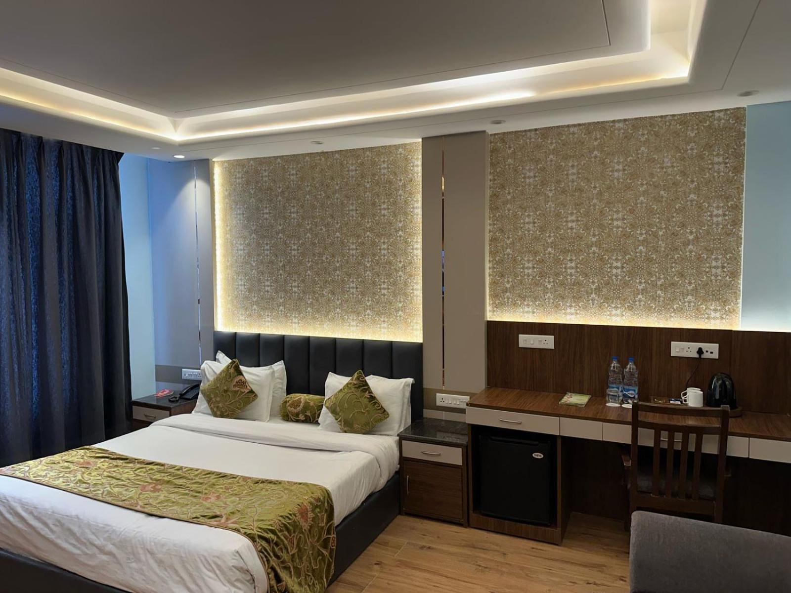 The Grand Mamta Hotel Srinagar  Exterior photo