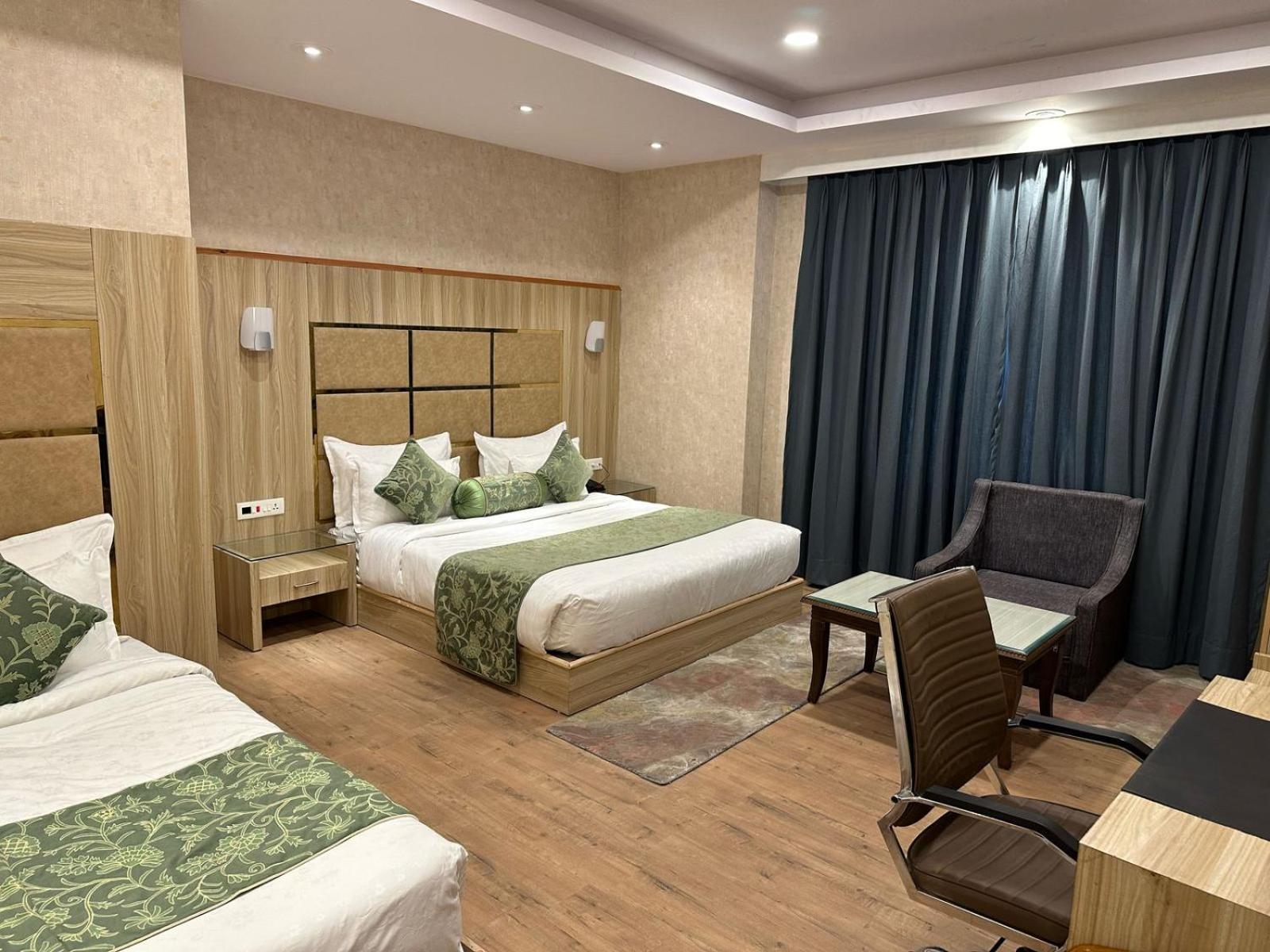 The Grand Mamta Hotel Srinagar  Exterior photo