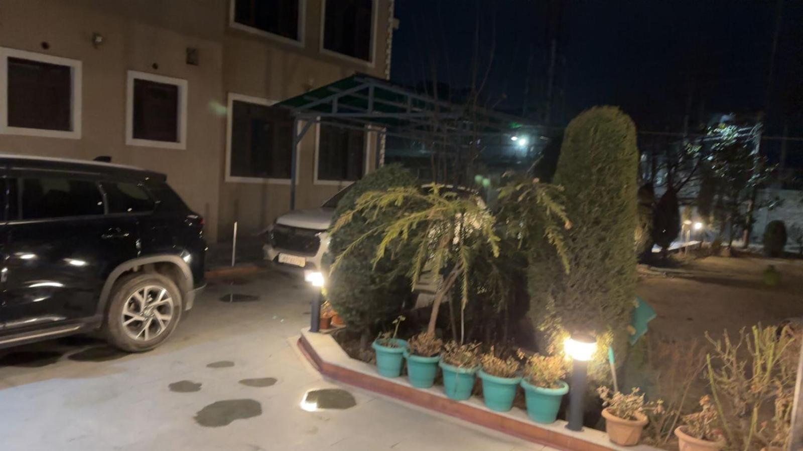 The Grand Mamta Hotel Srinagar  Exterior photo
