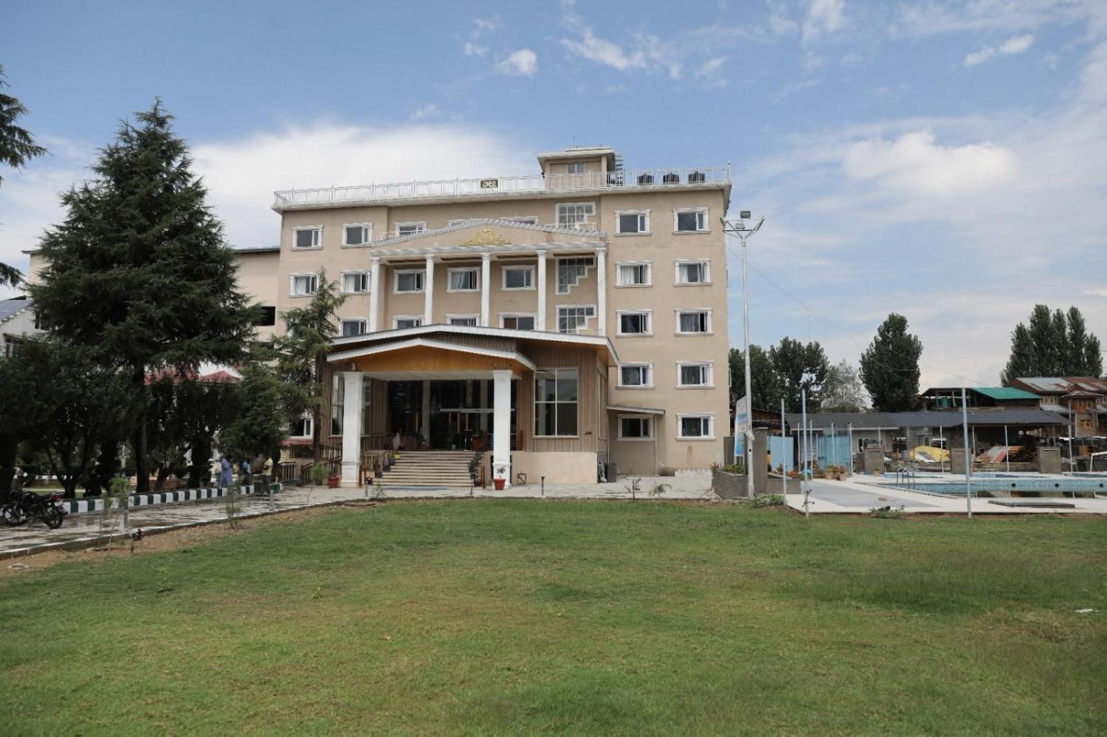 The Grand Mamta Hotel Srinagar  Exterior photo