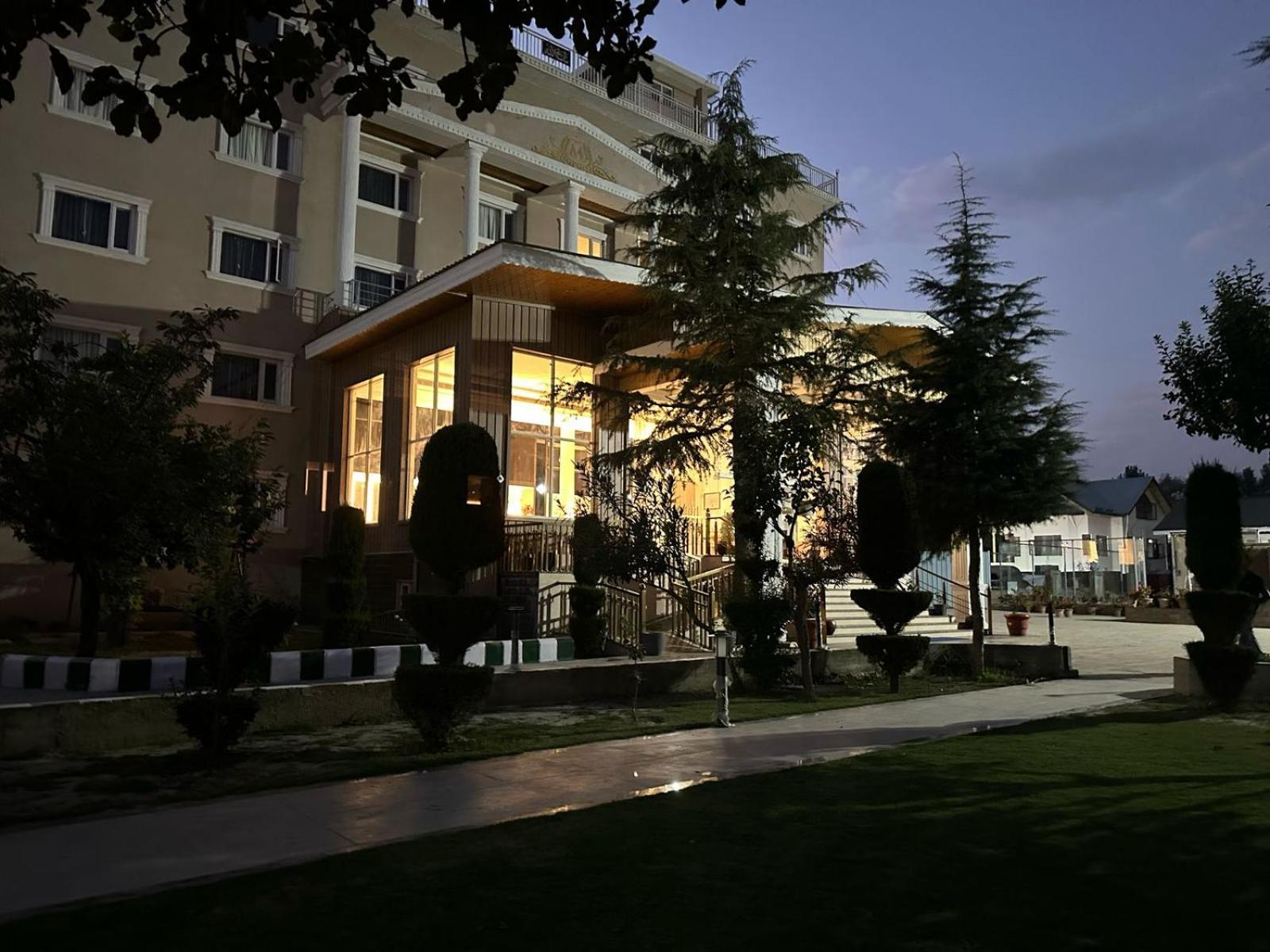 The Grand Mamta Hotel Srinagar  Exterior photo