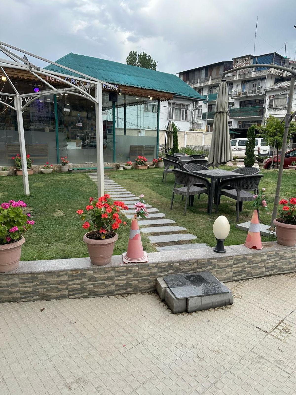 The Grand Mamta Hotel Srinagar  Exterior photo