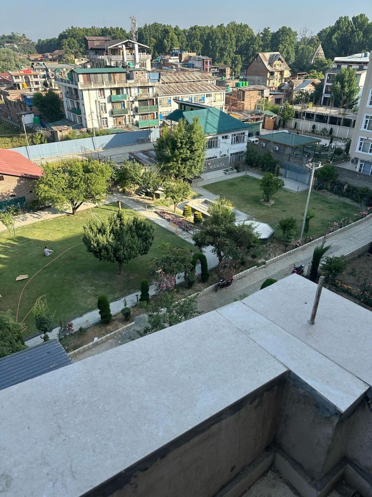 The Grand Mamta Hotel Srinagar  Exterior photo