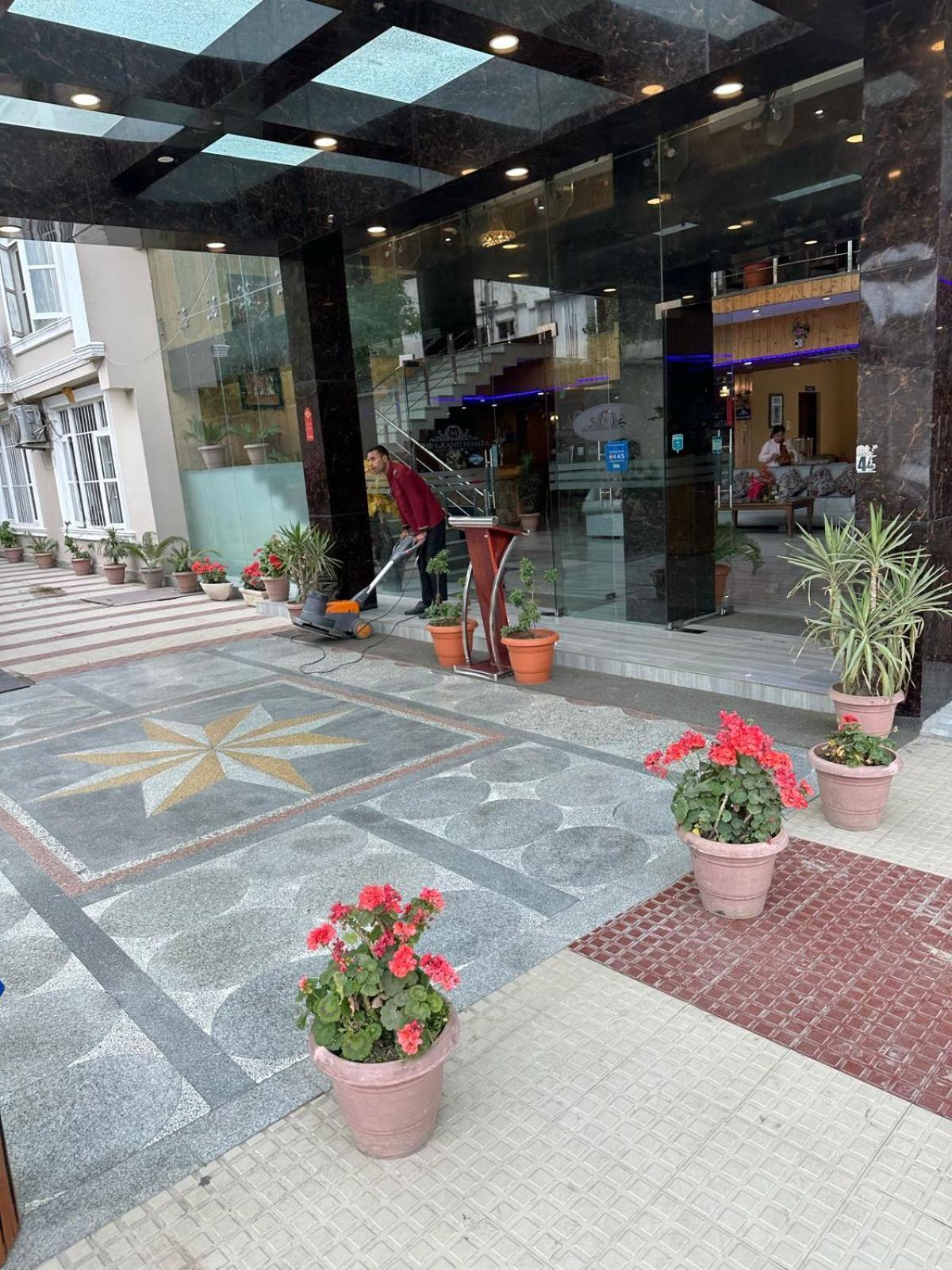 The Grand Mamta Hotel Srinagar  Exterior photo