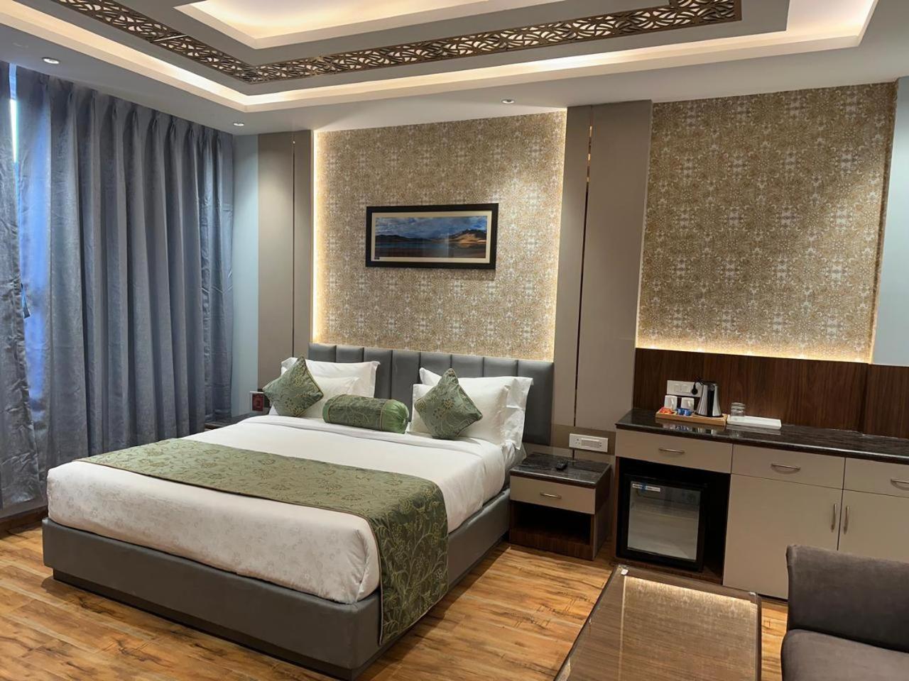 The Grand Mamta Hotel Srinagar  Exterior photo